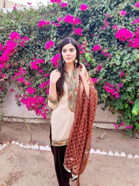Pin By 𝐭𝐎υʰ𝔢ⓔ𝐝 On Zainab Shabbir In 2020 Pakistani Girl Fashion Pakistani Actress