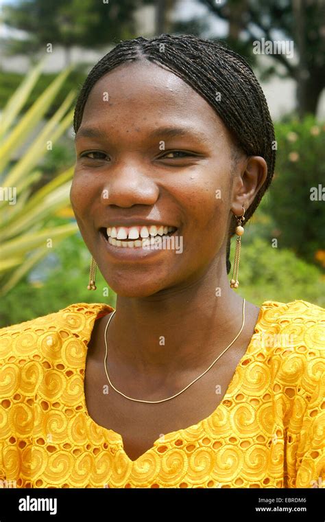 Kikuyu Tribe Woman Kenya Hi Res Stock Photography And Images Alamy