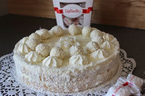 Butter mit sahne und vanillezucker in einen topf geben und. Sallys Tortenwelt und Kochwelt: Kokos-Torte / Raffaello ...