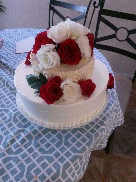 Designs that work best for anniversary cakes. Anniversary cake | Anniversary cake, Cake, Desserts