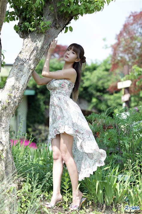 Heo Yun Mi Outdoors In A Strapless Dress The Most Beautiful Girl In