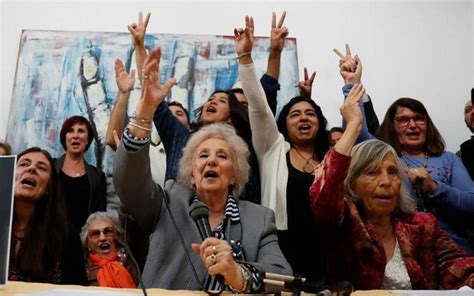 Abuelas De Plaza De Mayo Siguen Buscando A Sus Nietos En Pleno