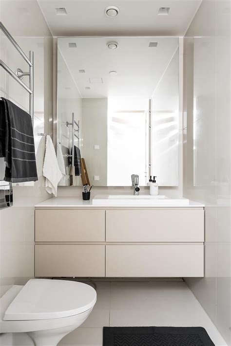 Half of the walls are painted in light warm beige color while the ceiling and cornices are in white. Bo LKV | Elegant bathroom decor, Small elegant bathroom ...