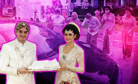 Malaysian Couple Hosts Drive Thru Wedding Invites 10000 People