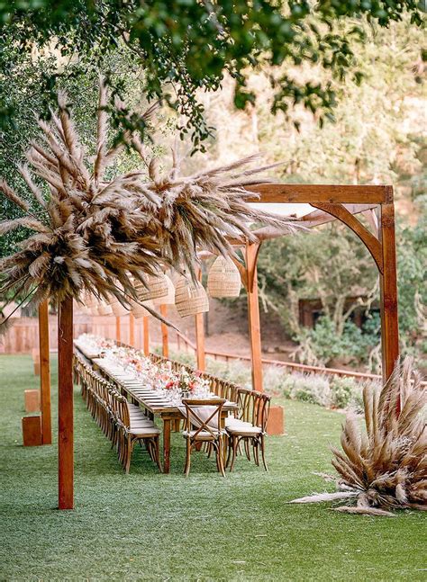 18 Creative Ways To Use Pampas Grass In Your Wedding Décor Pampas