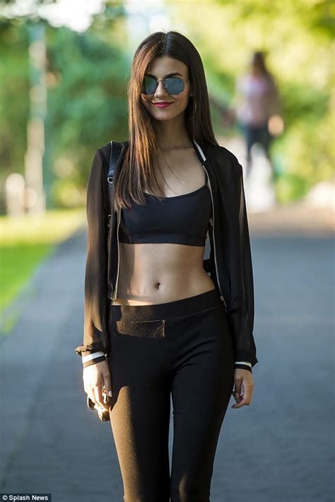 Victoria Justice Shows Abs In A Crop Top In New York City Daily Mail