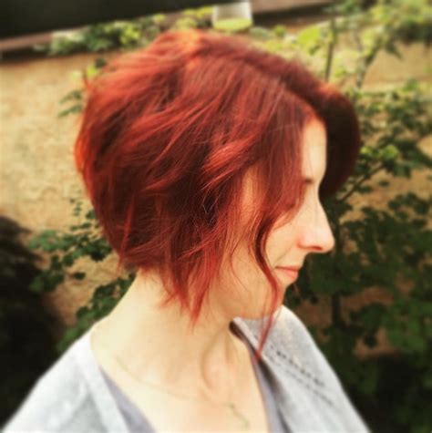 Angled bob hairstyles in 2020 also looks amazing with the loose curls in a short length. 20 Spectacular Angled Bob Hairstyles - Pretty Designs