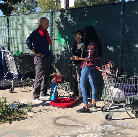 This Man Is A Veterinarian Who Walks Around California And Treats