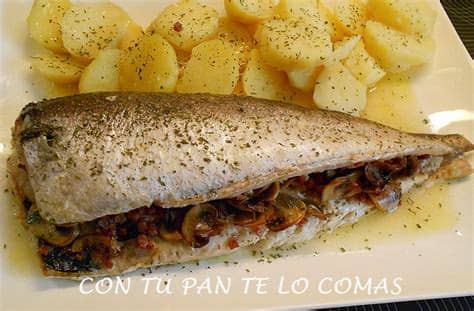 Esta pescadilla cocinada al horno es casi una receta para adelgazar. PESCADILLA RELLENA AL HORNO