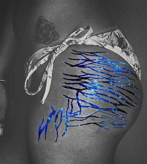 Artist Turns Stretch Marks Into Art In Order To Encourage People To Be