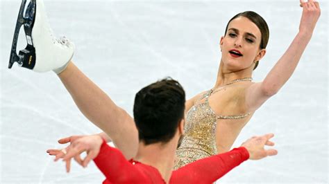 JO les Français Gabriella Papadakis et Guillaume Cizeron remportent l or en danse sur glace