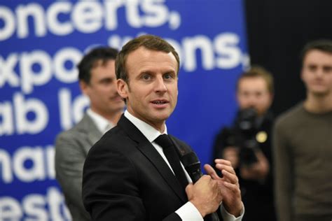 Melania trump and brigitte macron (pictured). Macron recevra 1.500 maires à l'Elysée le 22 novembre ...