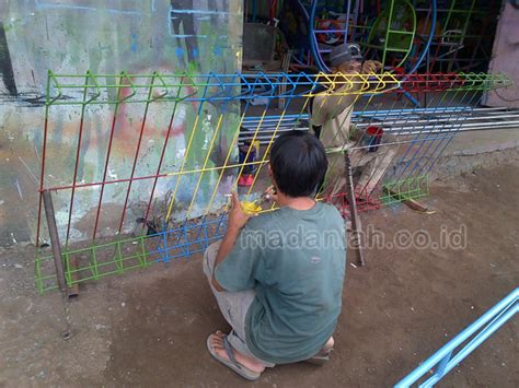 Harga pagar brc murah, kami produksi pagar brc hot dip galvanized, dan electro pabrik pagar brc dengan slogan memenuhi kebutuhan toko besi dan proyek anda berapapun permintaannya memiliki tujuan demikian di atas daftar produk yang dijual pabrik pagar brc. Daftar Harga Pagar BRC Ukuran 60 Besi 6 Elektro Plating ...