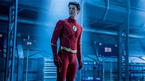 The Flashs Grant Gustin Wraps Shooting On The Cw Series Reflects On