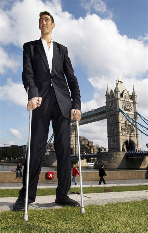 Relief For Sultan Kosen Worlds Tallest Man Hes Stopped Growing Thanks To Guinness World