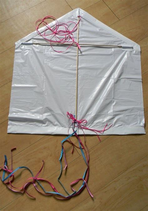 How To Make A Garbage Bag Kite U Create Make A Kite How To Make A