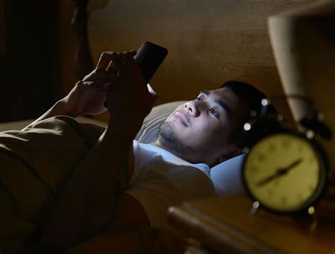 2 Young Man Using A Smartphone In His Bed At Night P88rxts