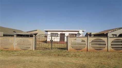 Maybe you would like to learn more about one of these? FNB Repossessed 3 Bedroom House for Sale in Sebokeng ...