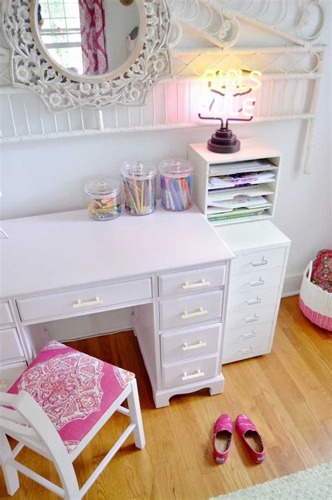 Buy the best and latest little girls desk on banggood.com offer the quality little girls desk on sale with worldwide free shipping. Refinished Desk for a Little Girls Room | Refinished desk ...
