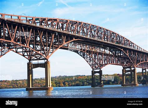 Arch Bridge Spanning Hudson River Newburgh New York Stock Photo Alamy