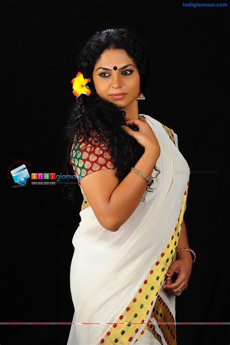 Asha Sarath Actress Photoimagepics And Stills 217666