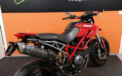 The 2012 ducati hypermotard 796 was created to dominate the road. Ducati Hypermotard 796 L2 33kW | Motoman