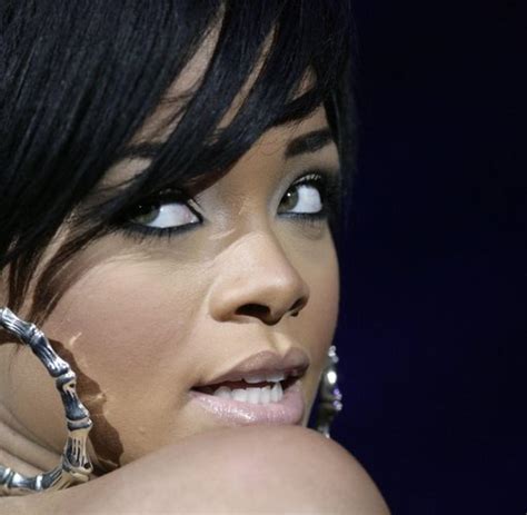 police inquiry rihanna domestic violence photo leaked welt