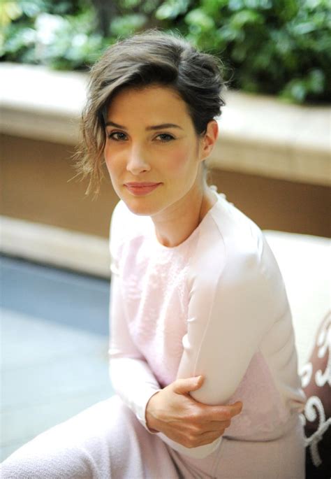 ‘how I Met Your Mother’ Star Cobie Smulders Learned To Listen To Her Body After Her Ovarian