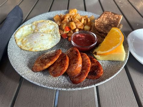 17 Best Breakfast Options in Honolulu Right Now
