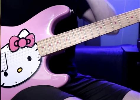 I Wanna Send Thedooo S Hello Kitty Guitar For Someone Does Anyone Know How Or Where I Could Do
