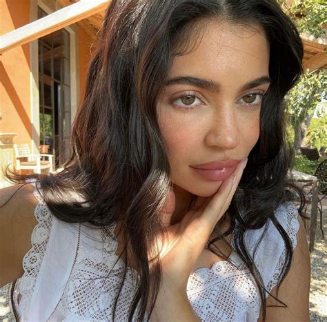 Kylie Jenner Deletes Pro Israel Post After Receiving Blackash