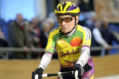 Robert marchand, age 105, in paris on jan. Robert Marchand un ciclista centenario que bate records