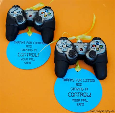 Fun ideas, activities, food and decorations for a doctor themed birthday party for kids! Video Game Party Favors