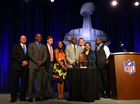 When Did Nfl Set Up The Walter Payton Man Of The Year Award History Behind Leagues Prestigious
