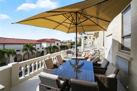 9 Beachside Airbnbs in Palm Beach, Florida for a Relaxing Getaway