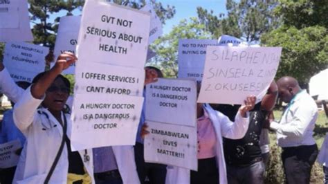 Zimbabwes Doctors Defy Government Diktat Continue Strike Newsclick
