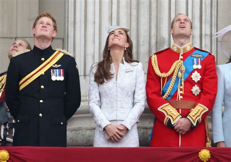 Queen elizabeth ii and members of the royal family on the balcony of buckingham palace (afp). Kate Middleton Photos Photos - Queen Elizabeth II's ...