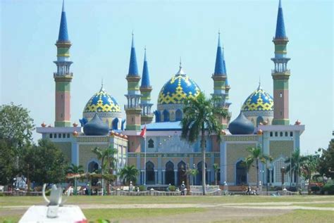 Masjid Agung Tuban Laksana Panorama Dongeng 1001 Malam 2 Republika