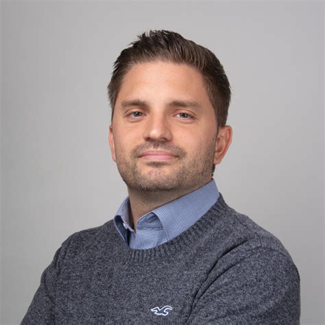 Mit ihrer hilfe können andere von erfahrungsberichten aus erster hand profitieren! Manuel Moser - Teamleiter Einkauf / Warenwirtschaft - dm ...