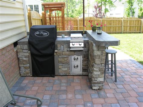 These Diy Outdoor Kitchen Plans Turn Your Backyard Into Entertainment Zone Small Outdoor