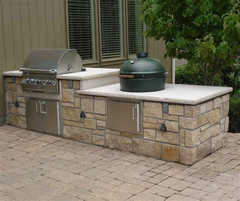 There are many prefab outdoor kitchen kits with various designs which you can choose for your back yard. The Important Of Prefab Outdoor Kitchen Kits - My Kitchen Interior | MYKITCHENINTERIOR