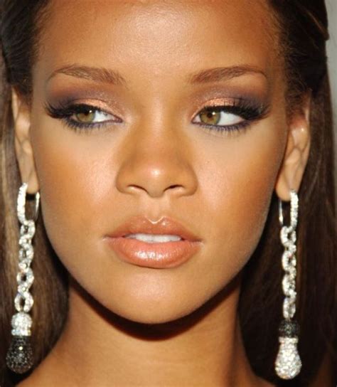 Smokey eye makeup makeup eyeshadow eyeshadows. Rihanna make up in 2020 | Celebrity makeup, Rihanna makeup ...