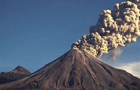 Volcán De Colima Inicia Con Otra Fase Eruptiva