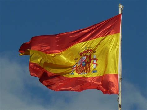 Fotos Gratis Cielo Rojo Símbolo España Bandera Roja Aleteo