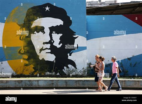 Graffiti Based On The Famous Photograph Of Ernesto Che Guevara By