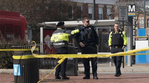A Dc Metro Employee Is Killed Trying To Stop A Gunman Shooting At