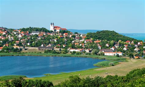 Lake balaton, largest lake of central europe, located in central hungary about 50 miles (80 km) southwest of budapest. Plattensee / Balaton Reisen - Urlaub am schönsten See ...