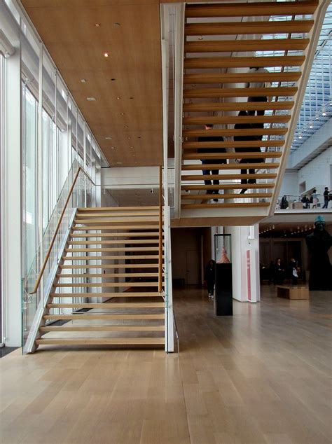 Atteindre Plateforme Littérature Renzo Piano Stair Dans Veuve Sombre