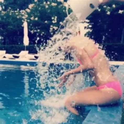 Pop Minute Kendall Jenner Bikini Pool Ice Bucket Photos Photo 11