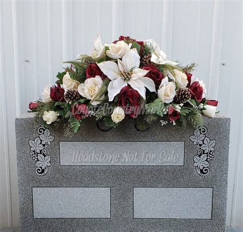 Christmas Cemetery Headstone Saddle Cemetery Flowers Winter Grave